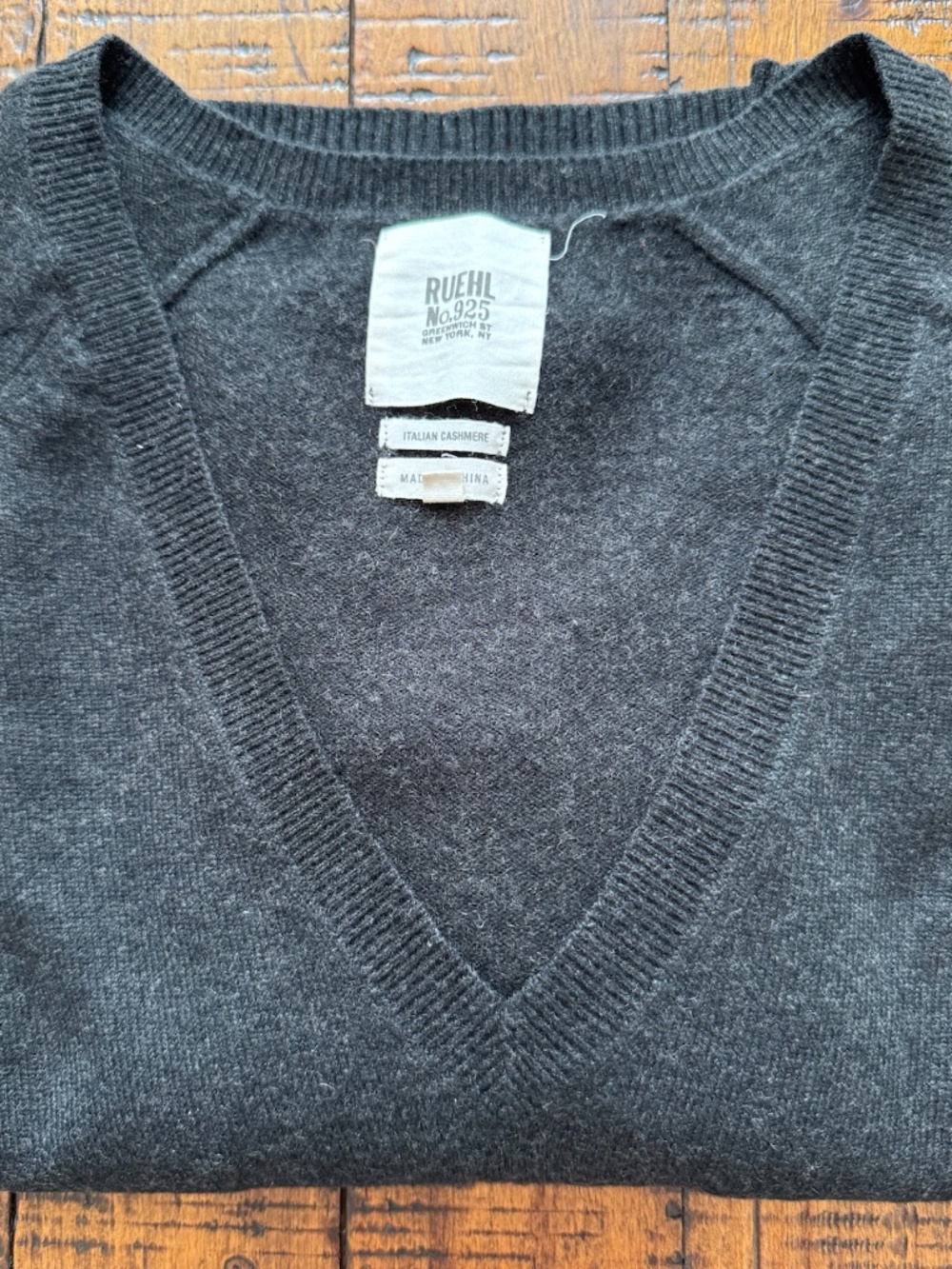 Rare RUEHL No. 925 100% Italian Cashmere V-Neck Sweater XS